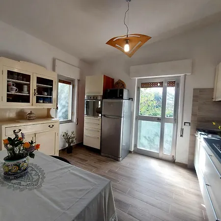 House Close To The - Large Private Garden *