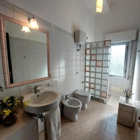 House Close To The - Large Private Garden Vakantiehuis *