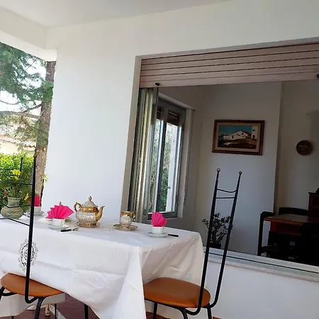 House Close To The - Large Private Garden Holiday home *