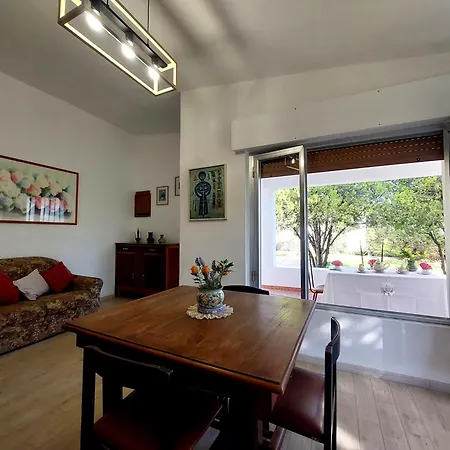 Сasa de vacaciones House Close To The Beach - Large Private Garden Tertenìa
