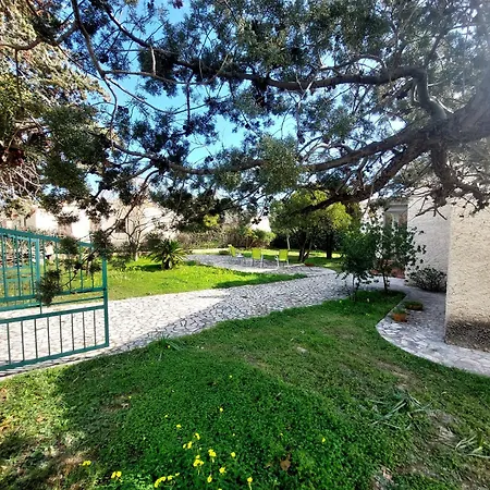House Close To The - Large Private Garden Holiday home *