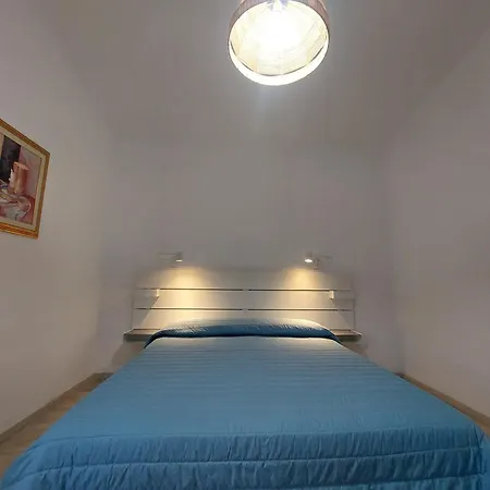 בית נופש House Close To The - Large Private Garden Tertenìa