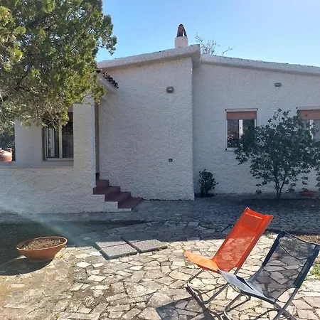 House Close To The - Large Private Garden Tertenìa